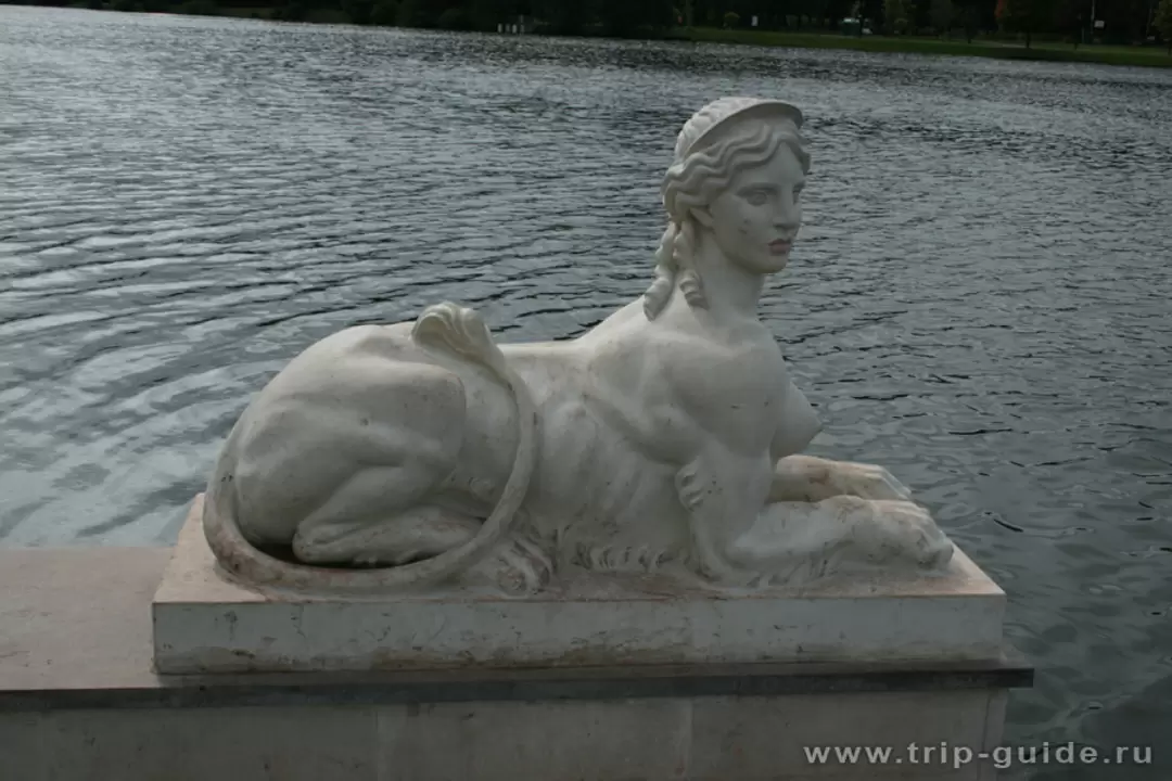 Пристань со сфинксами в Царицыно Пристань со сфинксами в Царицыно