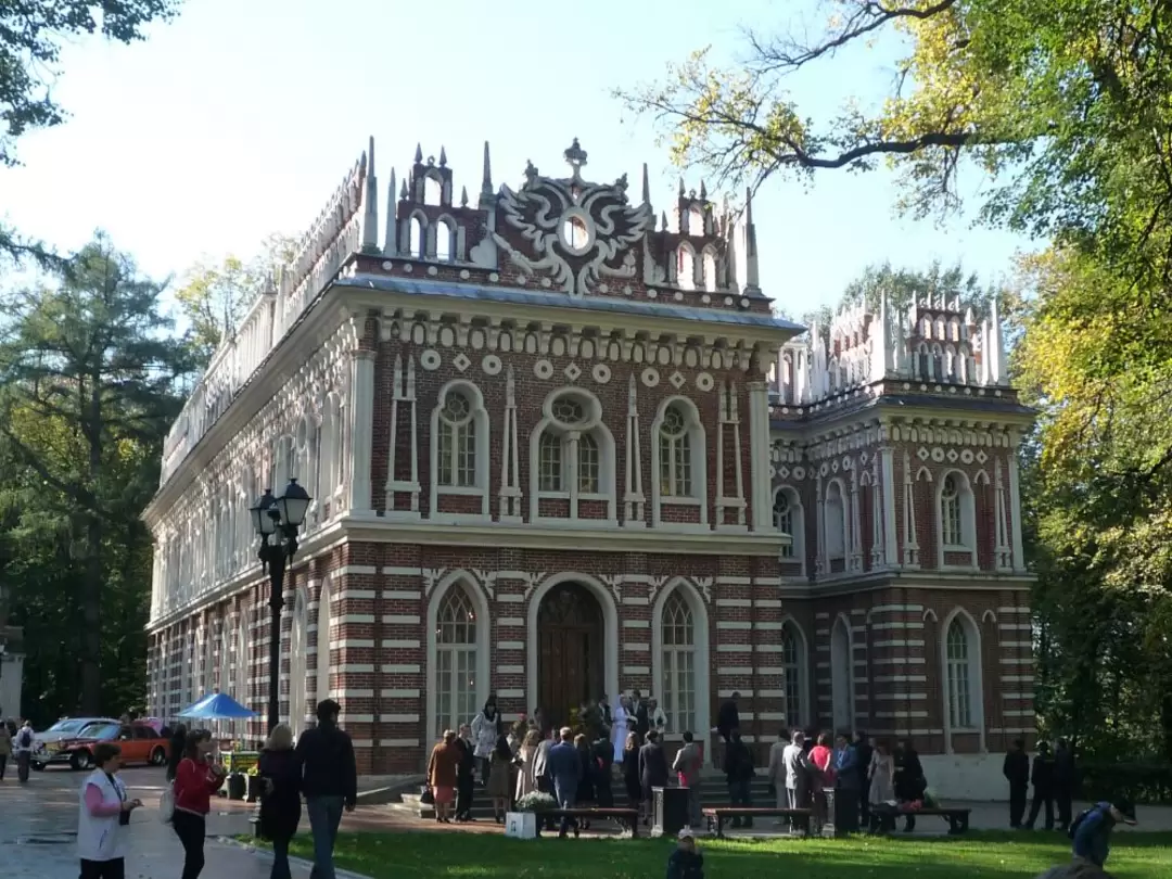 Средний дворец (Оперный дом) в усадьбе Царицыно Средний дворец (Оперный дом) в усадьбе Царицыно