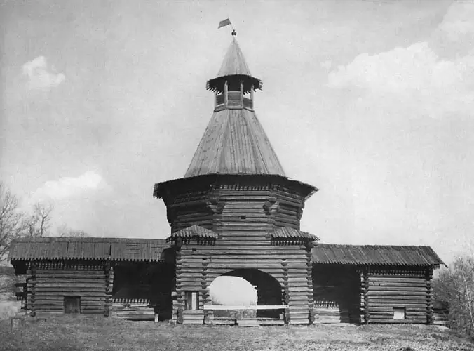 Москва, Коломенское, Надвратная башня ограды Николо-Карельского монастыря. 1691-1692 Москва, Коломенское, Надвратная башня ограды Николо-Карельского монастыря. 1691-1692