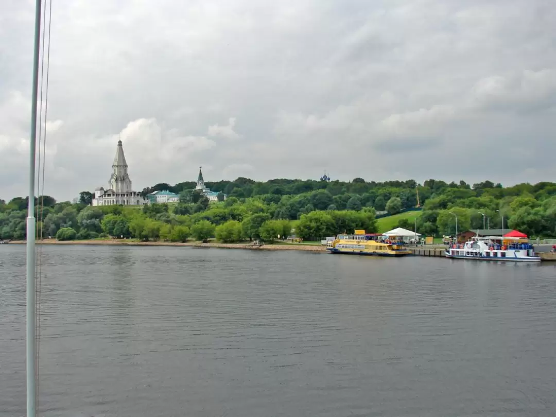 Усадьба Коломенское - вид с Москвы реки Усадьба Коломенское - вид с Москвы реки
